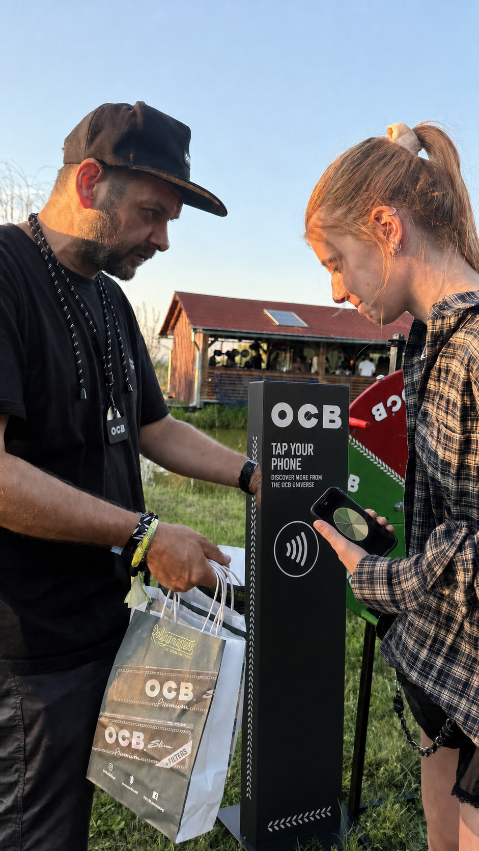 Concept roata premiilor activată prin NFC la festival